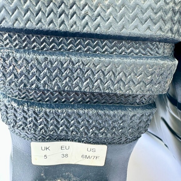 Hunter Boots Women's Original Tall Gloss Rain Boot Navy Size 7 - Picture 9 of 10